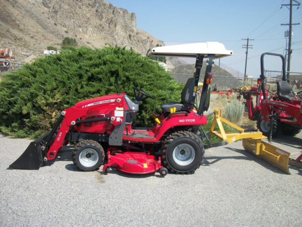 Massey Ferguson GC1705 Tractor