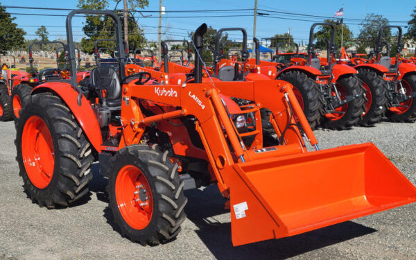 Kubota M108s tractor