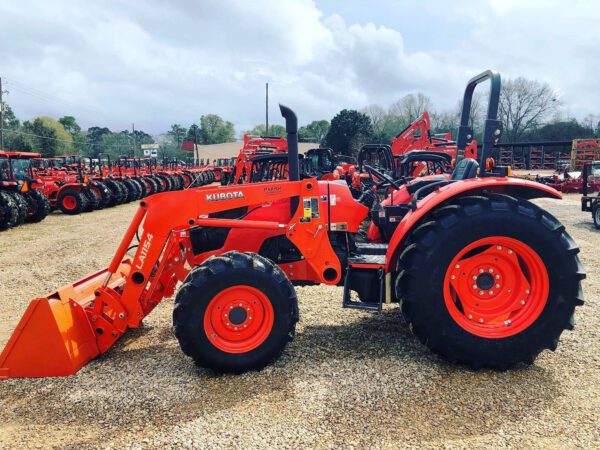 Kubota M7060 tractor - Image 3