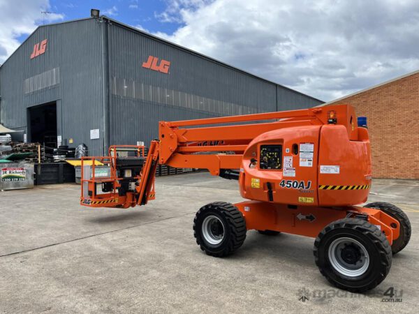 JLG 450aj hydraulic boom lift