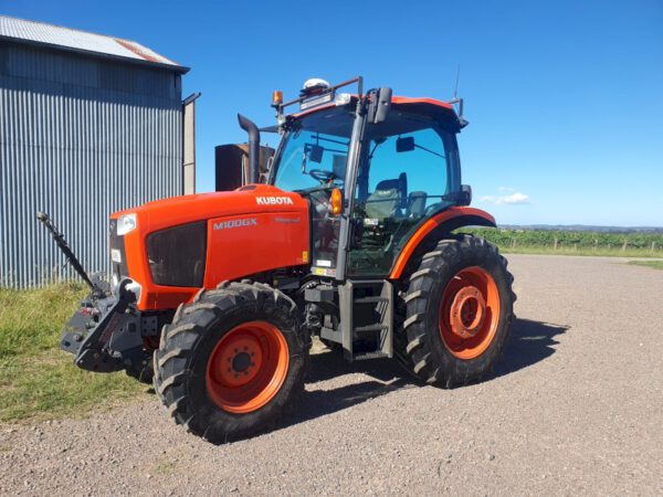 ⁠⁠Kubota: M100GX tractor