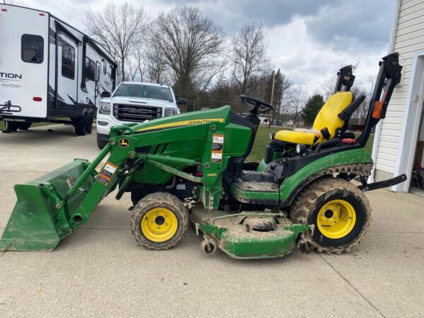 John Deere: 1026R Tractor - Image 4