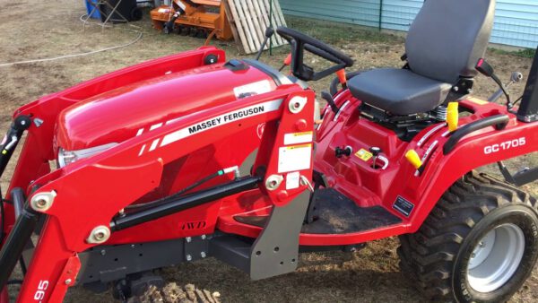 Massey Ferguson GC1705 Tractor - Image 2